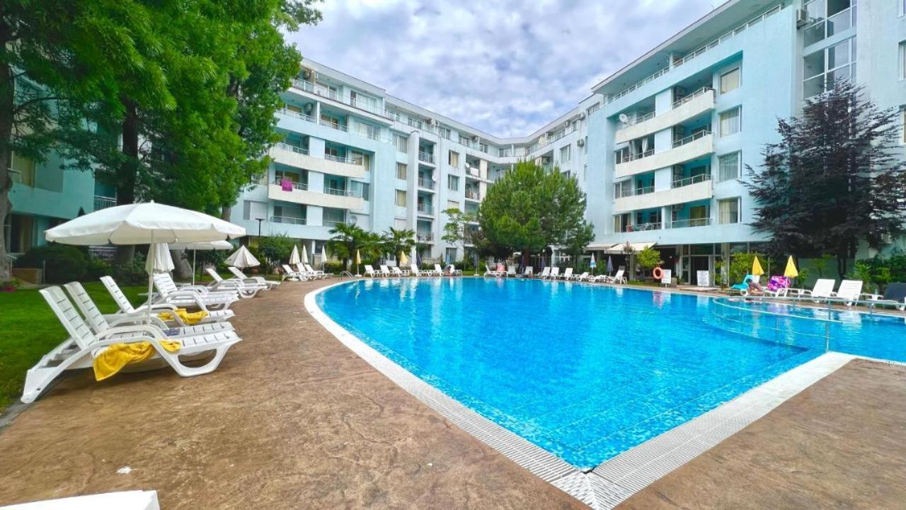 Niko Apartments Pantai Sunny Luaran gambar