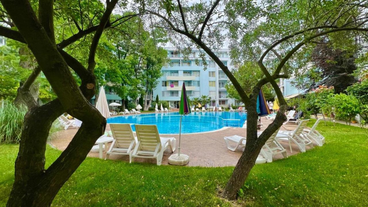 Niko Apartments Pantai Sunny Luaran gambar