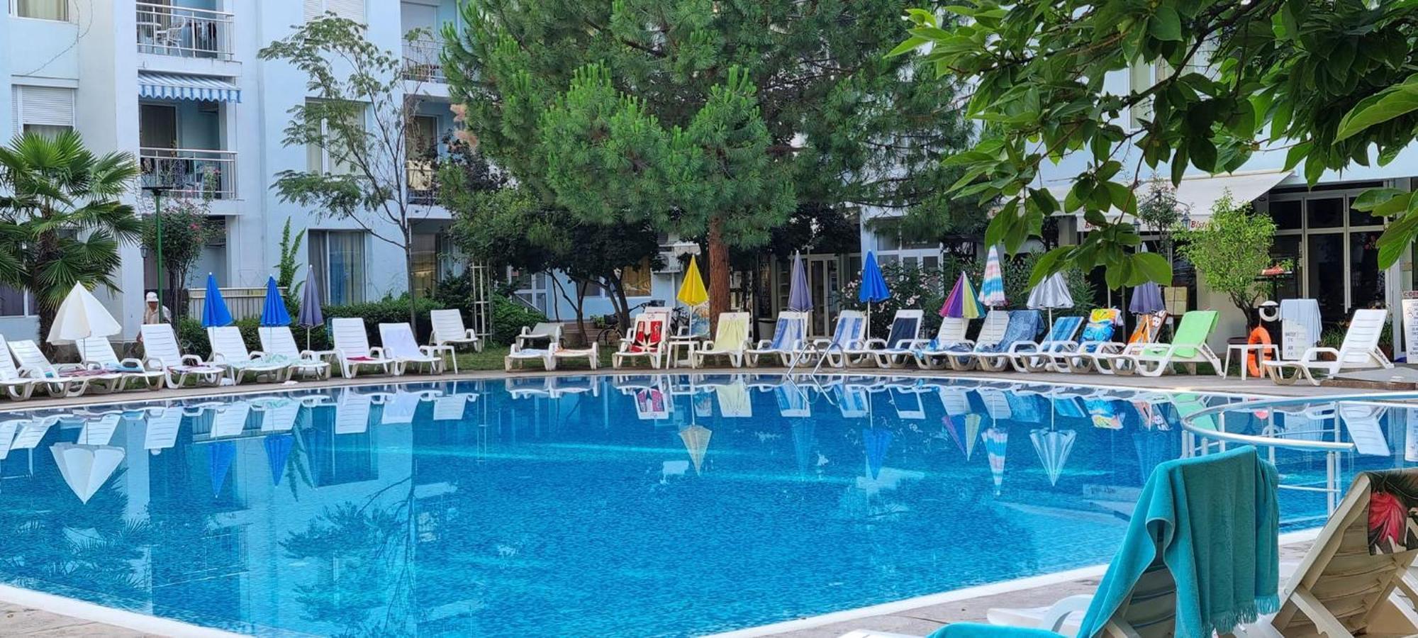 Niko Apartments Pantai Sunny Luaran gambar
